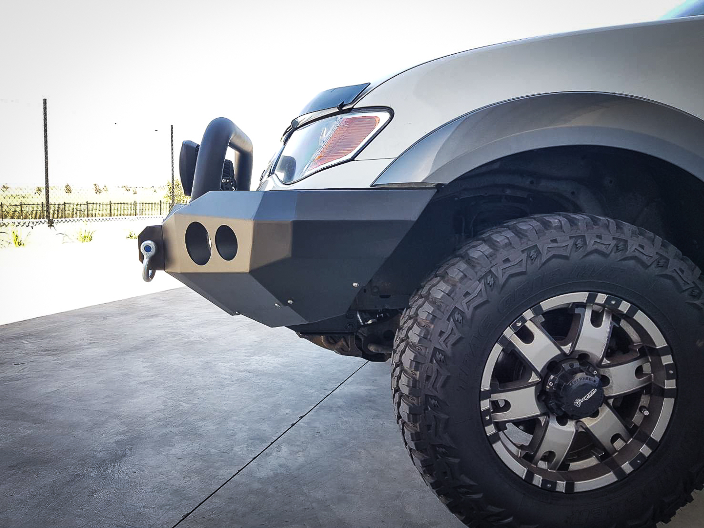 MCC 'ROCKER NO LOOP' BULL BAR W/ FOG & PLATES TO SUIT MITSUBSHI TRITON ML, MN & CHALLENGER (PB-PC)