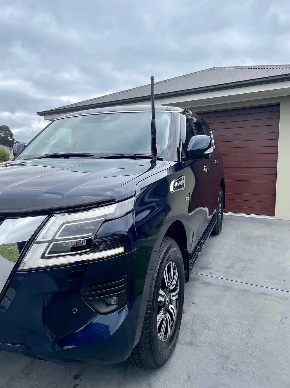 GMF 4X4 UHF ANTENNA BONNET BRACKET (DRIVER SIDE) TO SUIT NISSAN Y62 PATROL S5 (2020-ON)