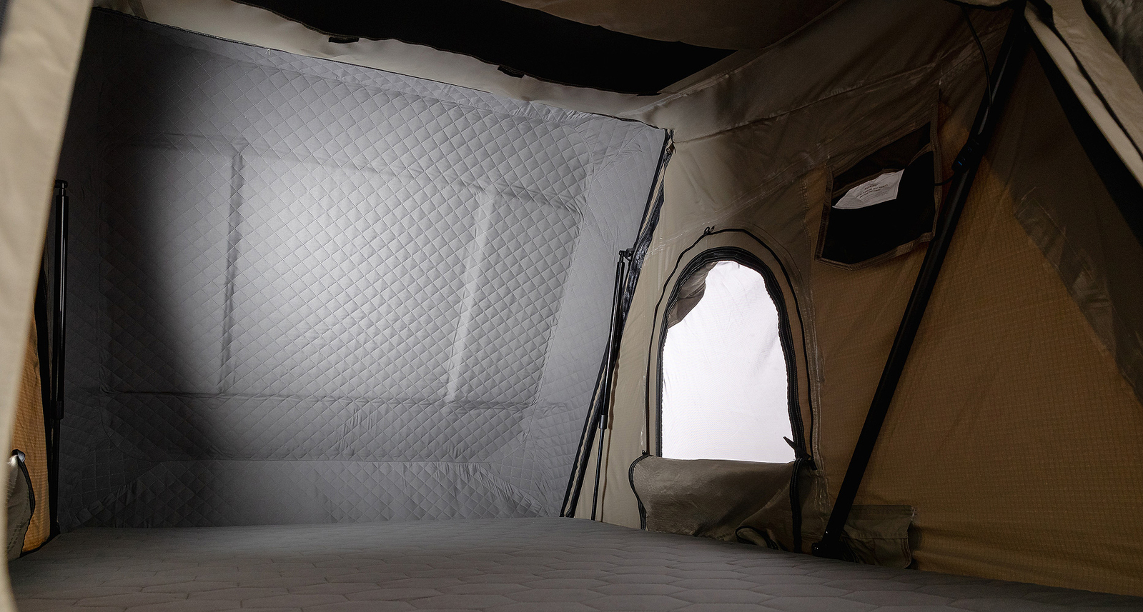 RHINO-RACK HARDSHELL ROOF TOP TENT