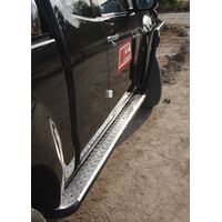 MCC HEAVY DUTY STEEL SIDE STEP WITH RAIL & SWIVEL SAND BLACK TO SUIT ISUZU MUX 2013-2020