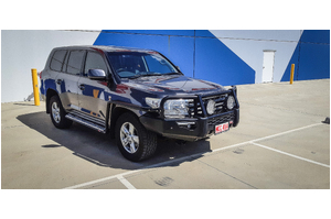 MCC SIDE STEPS & RAIL BLACK TO SUIT TOYOTA LANDCRUISER 2007-2015 SECOND FACE LIFT (SERIES 3 ON)