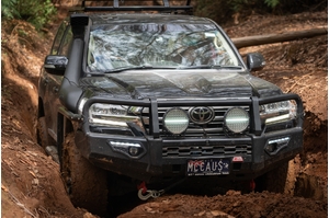 MCC PHEONIX A-FRAME BULL BAR TO SUIT TOYOTA LANDCRUISER 200 SERIES 2016 ON