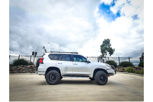 MCC BLACK SIDE STEP TO SUIT TOYOTA LANDCRUISER PRADO 150 SERIES 2018 ON