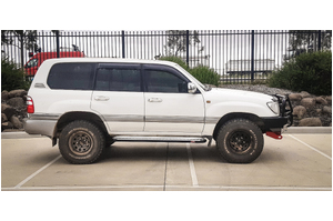 MCC BLACK SIDE PROTECTION TO SUIT TOYOTA LANDCRUISER 100S/105S (IFS, LIVE AXLE) 1998-2007