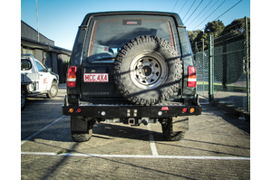 MCC WHEEL CARRIER (BAR ONLY) W/ LIGHTS TO SUIT LAND ROVER DISCOVERY 1 & 2 1990-98 & 1999-2004