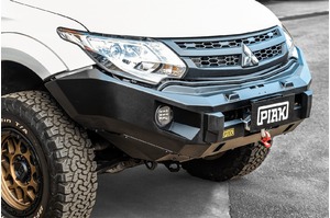 PIAK ELITE NO LOOP BAR W/BLACK TOW POINTS TO SUIT MITSUBISHI PAJERO SPORT QE 2016-2019 (OE WATER BOTTLE)