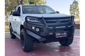 PIAK ELITE POST BAR W/ BLACK TOW POINTS & UBP TO SUIT MITSUBISHI TRITON (11/2018-ON)