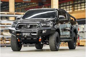 PIAK ELITE NO LOOP BAR W/BLACK TOW POINTS & ORANGE UBP TO SUIT TOYOTA HILUX (2020-ON)