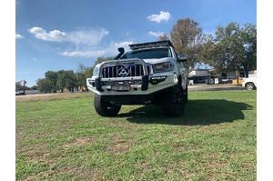 MCC PHEONIX STAINLESS SINGLE LOOP BULLBAR W/UBP & FOGS - LDV T60 2018 ON
