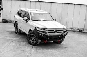 HAMER KING SERIES BULL BAR TO SUIT TOYOTA LAND CRUISER 300 SERIES (2021-ON)