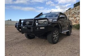 MAX 4X4 GEN II BULL BAR TO SUIT TOYOTA HILUX (07/2015 - 06/2018)
