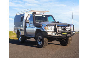 OXLEY BULL BAR (INC. TOW POINTS & FOGS) TO SUIT SINGLE CAB TOYOTA LAND CRUISER 70 SERIES (2017-2023)