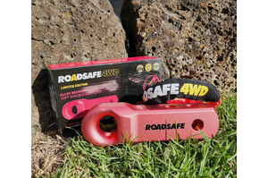 ROADSAFE ALLOY RECOVERY HITCH WITH SOFT SHACKLE (LIMITED EDITION PINK)